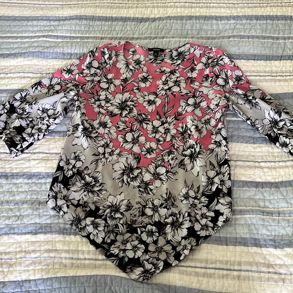 PS top in grey,white, black and pink. Excellent condition